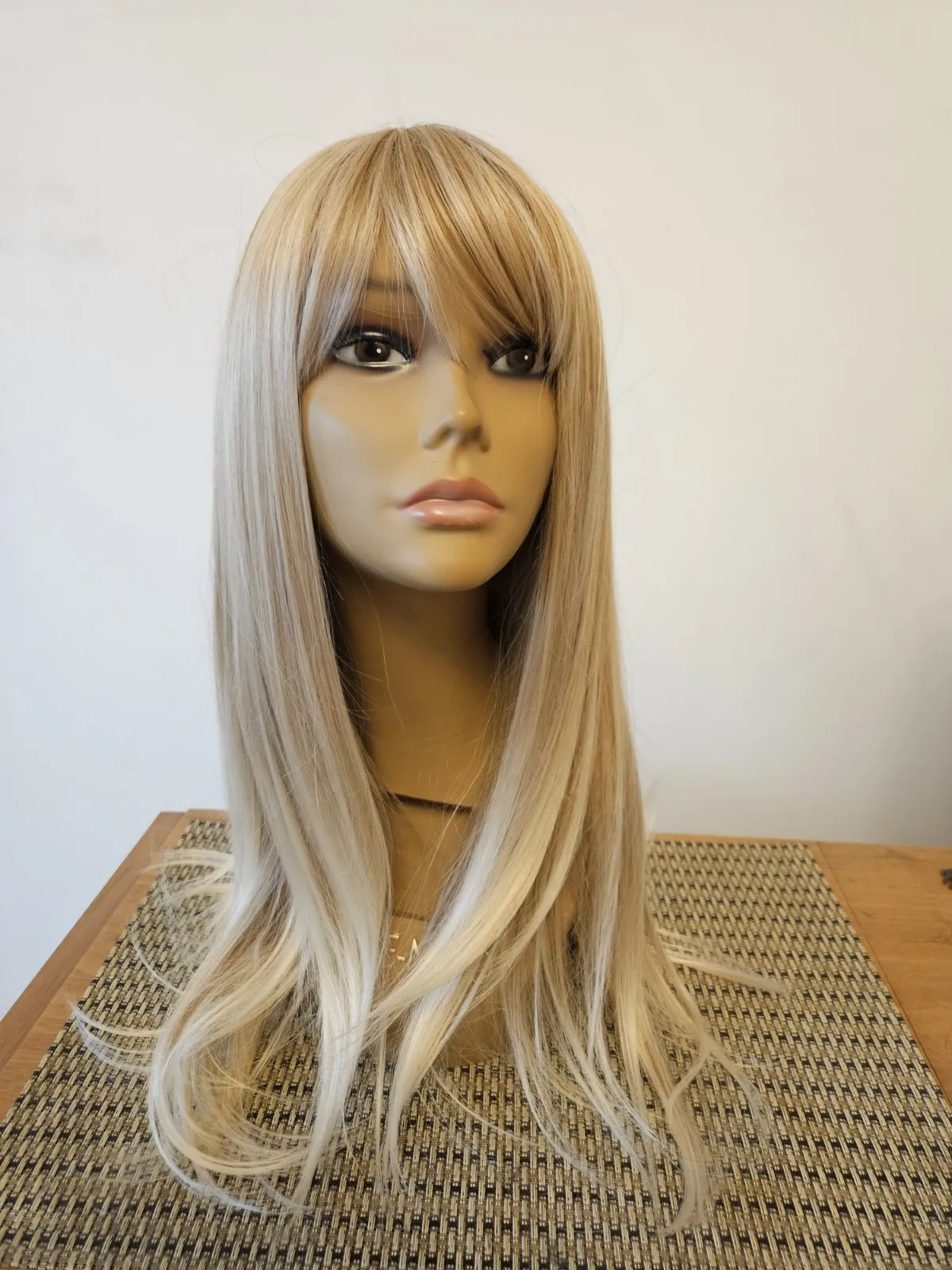 

NEW AMAZING LONG BLONDE TO LIGHT BLONDE BANGS WIG STRAIGHT HAIR LAYERED
