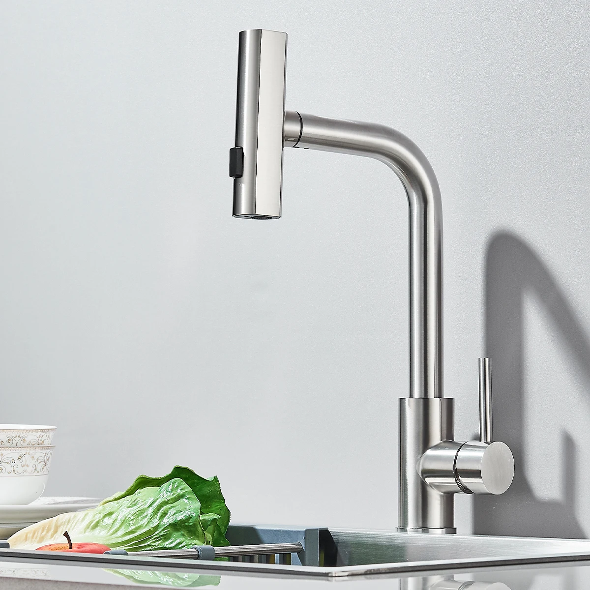 Robinet mitigeur chaud et froid, robinets de cuisine extractibles, bec de débit d'eau monté sur le pont, robinet de salle de bains domestique en acier inoxydable
