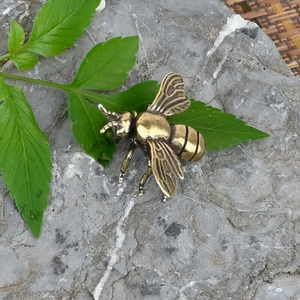 

Brass Bee Figurine Tea Pet Solid Metal Bee Figure Model Statue Brass Bee Sculpture Desktop Decoration Festival Collectible Gift