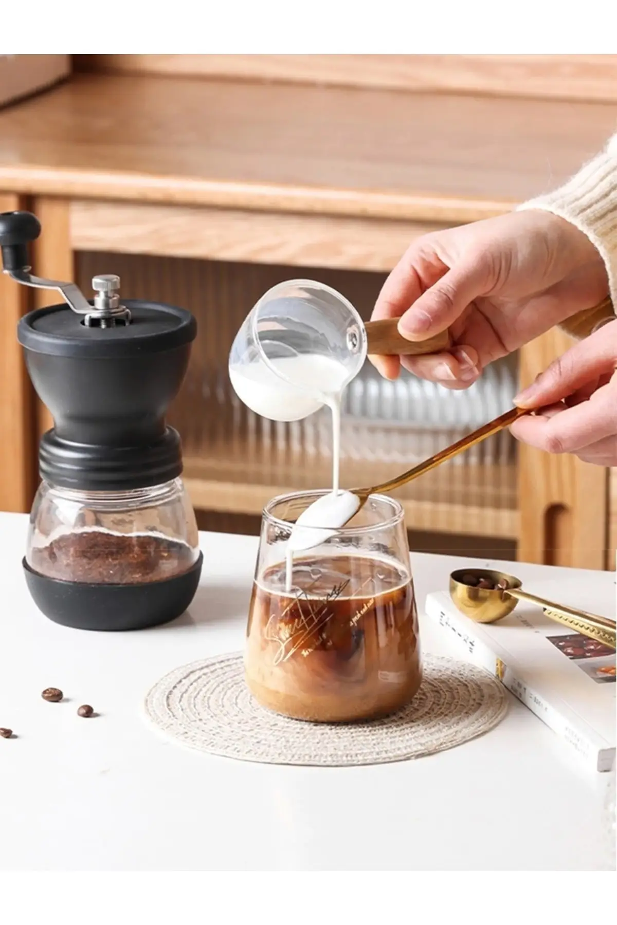 Black Glass Spice Coffee Grinder Black Pepper Salt Coffee Spices Manual Grinder Wooden Manual Hand Grinder Salt Shaker