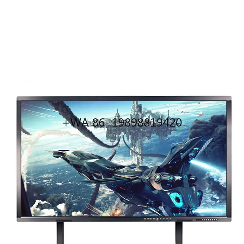 

Комната для конференций в школе компании. Специальная стоячая интеллектуальная интерактивная универсальная машина с сенсорным экраном.