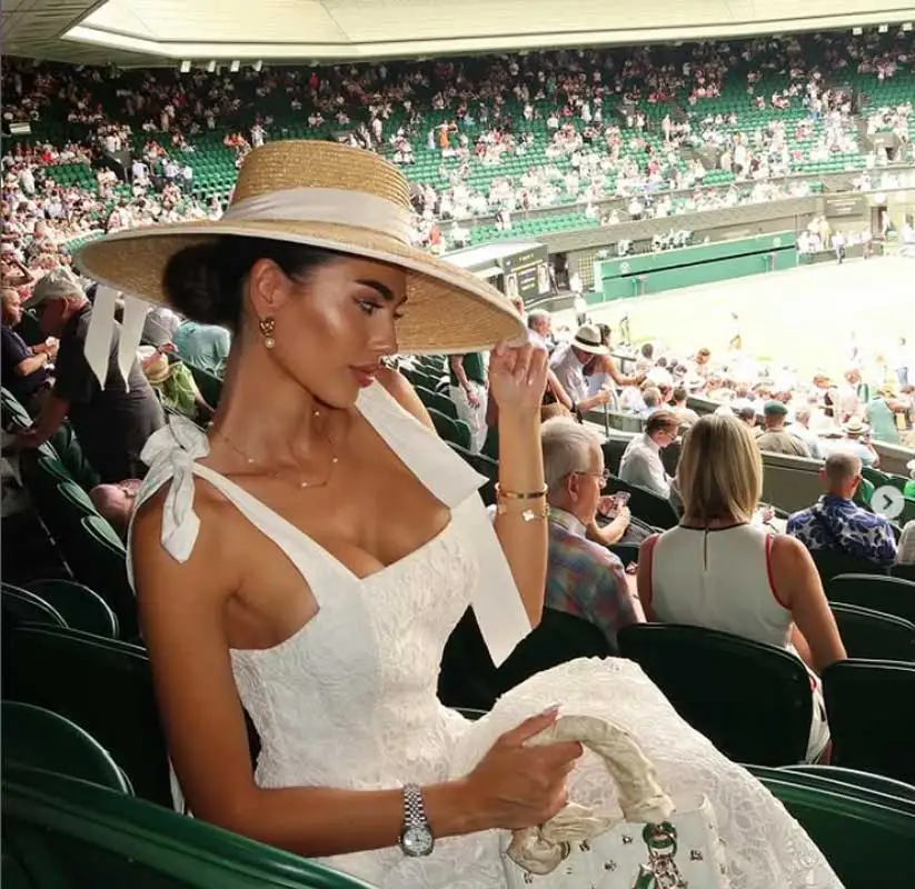 White trim straw grass dome Straw summer hat  ladies seaside travel sun hat Elegant French Hepburn style wide brim hat  sombrero