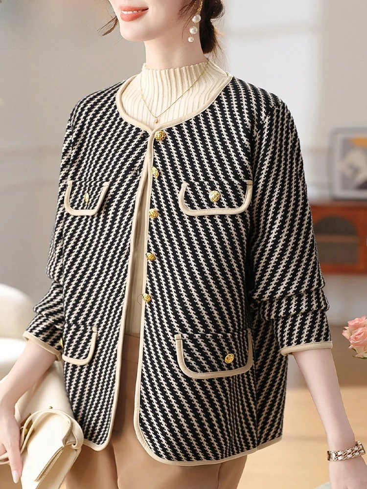 

Faionable Knitted Outerwear for Middle-Aged Women Autumn Collection Ladylike Sle Straight Cut Cardigan with Button Detail