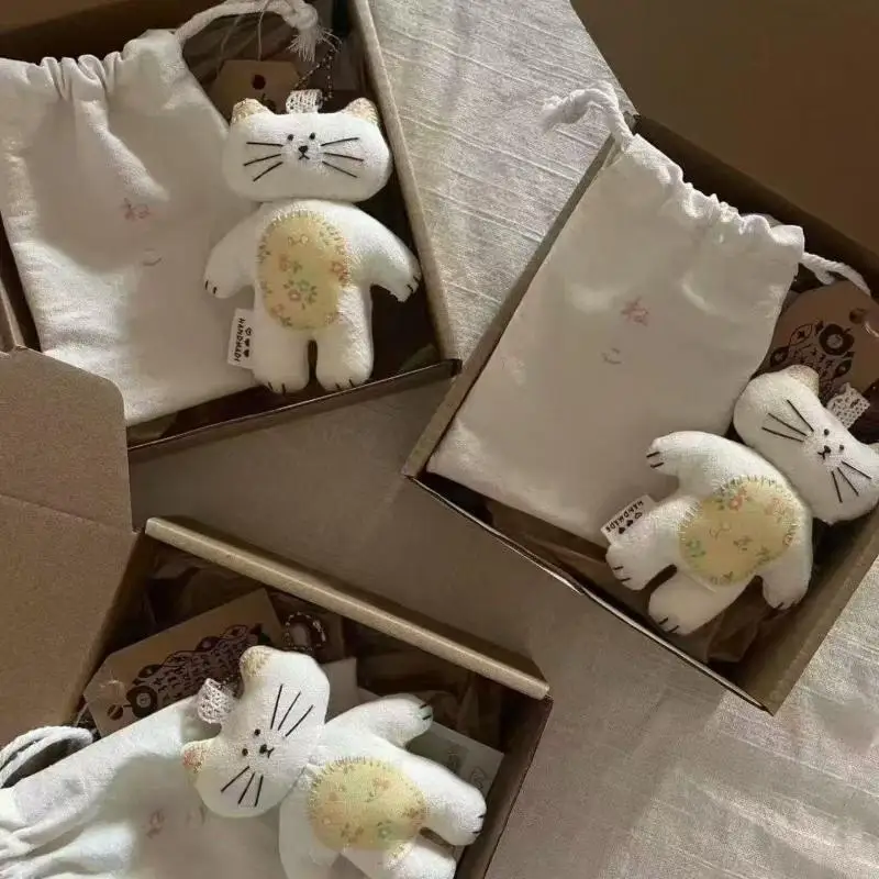 Porte-clés jouet chaton en peluche ; Poupée en tissu chat de dessin animé ; Charmant décor de sac à dos, cadeau adapté aux enfants