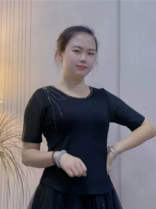 夏薄いラウンドネックダンストップ女性の新しいスタイルスクエアダンス弾性痩身半袖綿ポリエステルブラウス