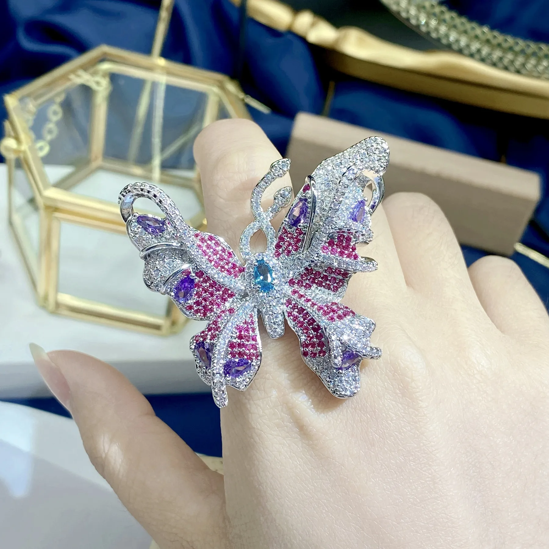 Exquisite and smart fantasy lavender purple butterfly ring, high-end luxury heavy industry dream brooch, two necklaces.