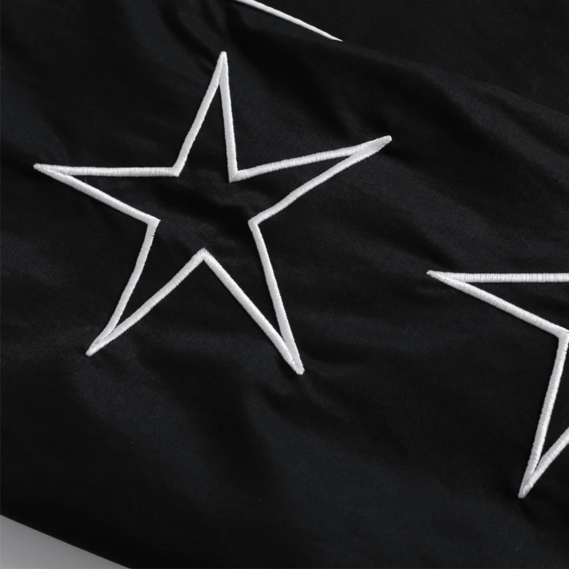 قطعة واحدة من السراويل الرجالية العصرية للربيع والخريف بطباعة نجوم مع بنطال مستقيم مطرز على شكل نجمة لافتة للنظر + تصميم مخطط جانبي، خصر برباط مرن مناسب لمختلف أنواع الجسم، غير ضيق، مظهر فضفاض كاجوال، سهل التعديل مع مظهر أنيق