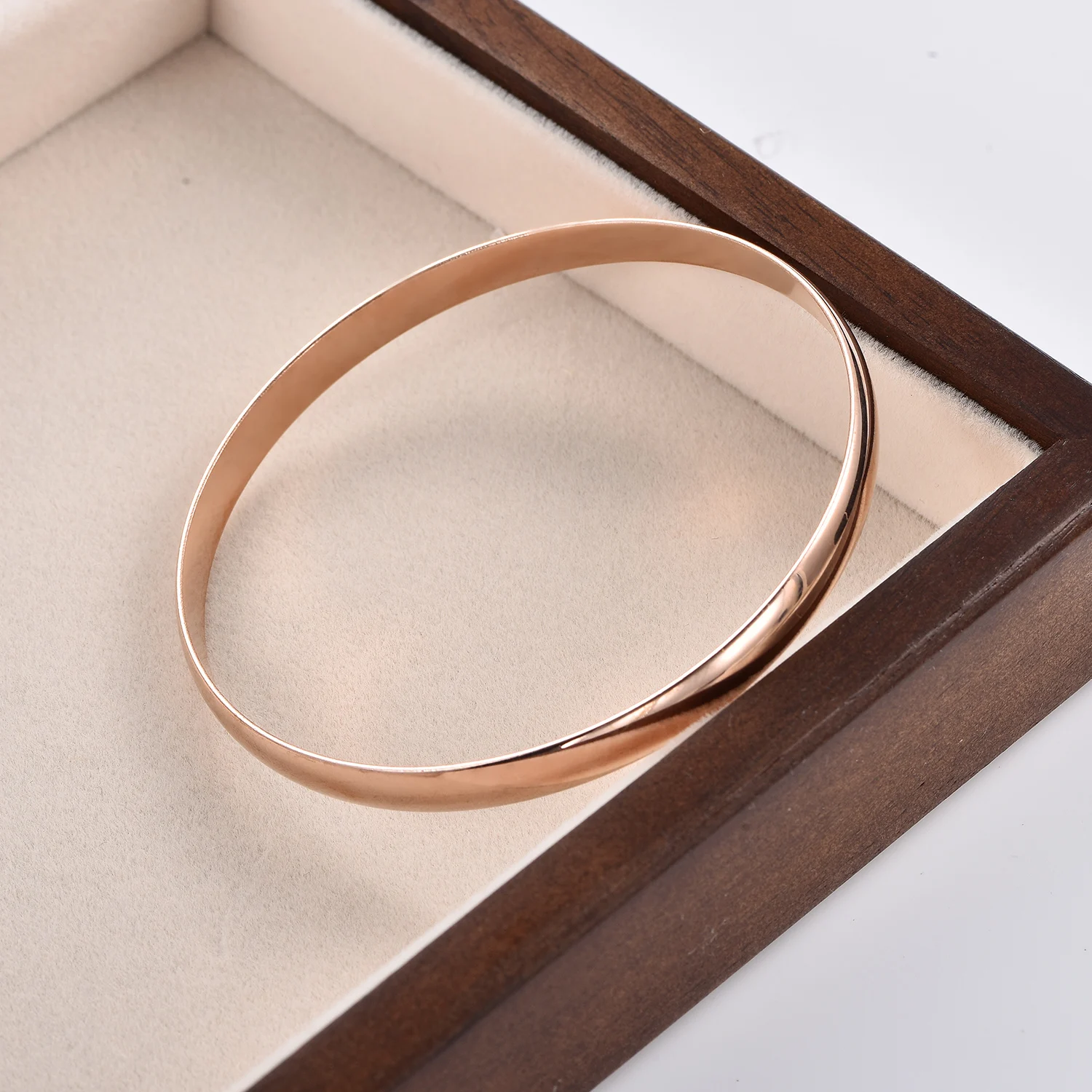Glatter, wasserdichter Armreif mit einfacher kugelförmiger Oberfläche aus Edelstahl, trendiger Schmuck für Paare, Geburtstagsgeschenk für Frauen. – Detail 4