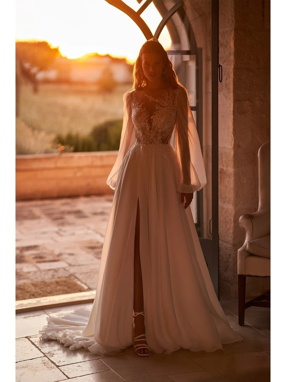 섬세한 쉬폰 아플리케 웨딩 드레스 우아한 라인 백리스 반짝 이는 신부 가운 슬릿 맞춤 레이스 여성용