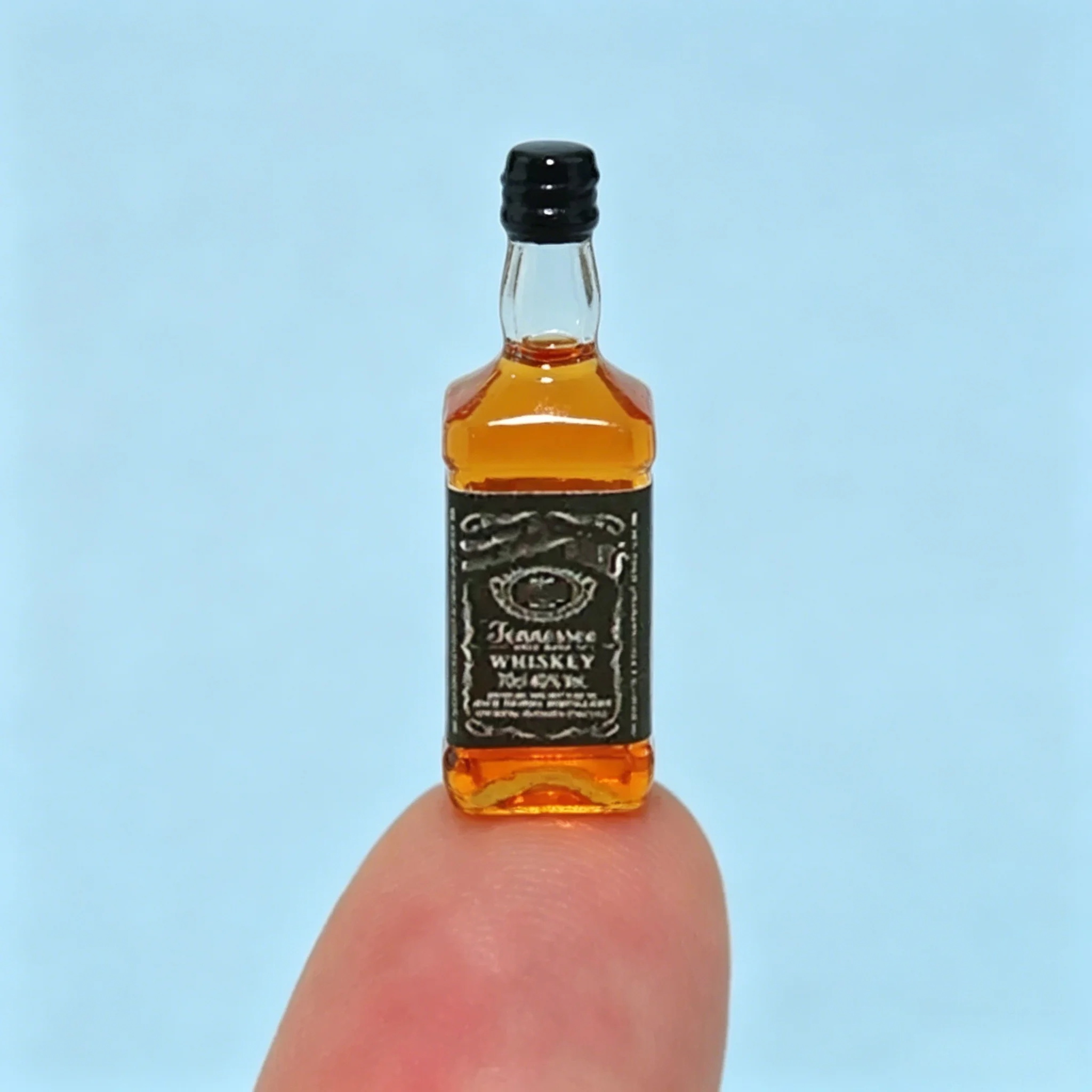 Set de Botellas de Whisky en Miniatura para Casa de Muñecas 1/12 - Modelo de Botella de Vino de Resina para Bar de Casa de Muñecas y Decoración de Escenas