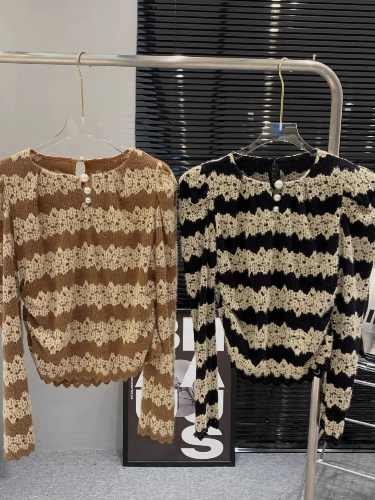 

Ele Pearl Button Long Sve Women's Top with Wave Pattern And Bubble Sves Casual Sle V-Ne Polyester Fiber irt