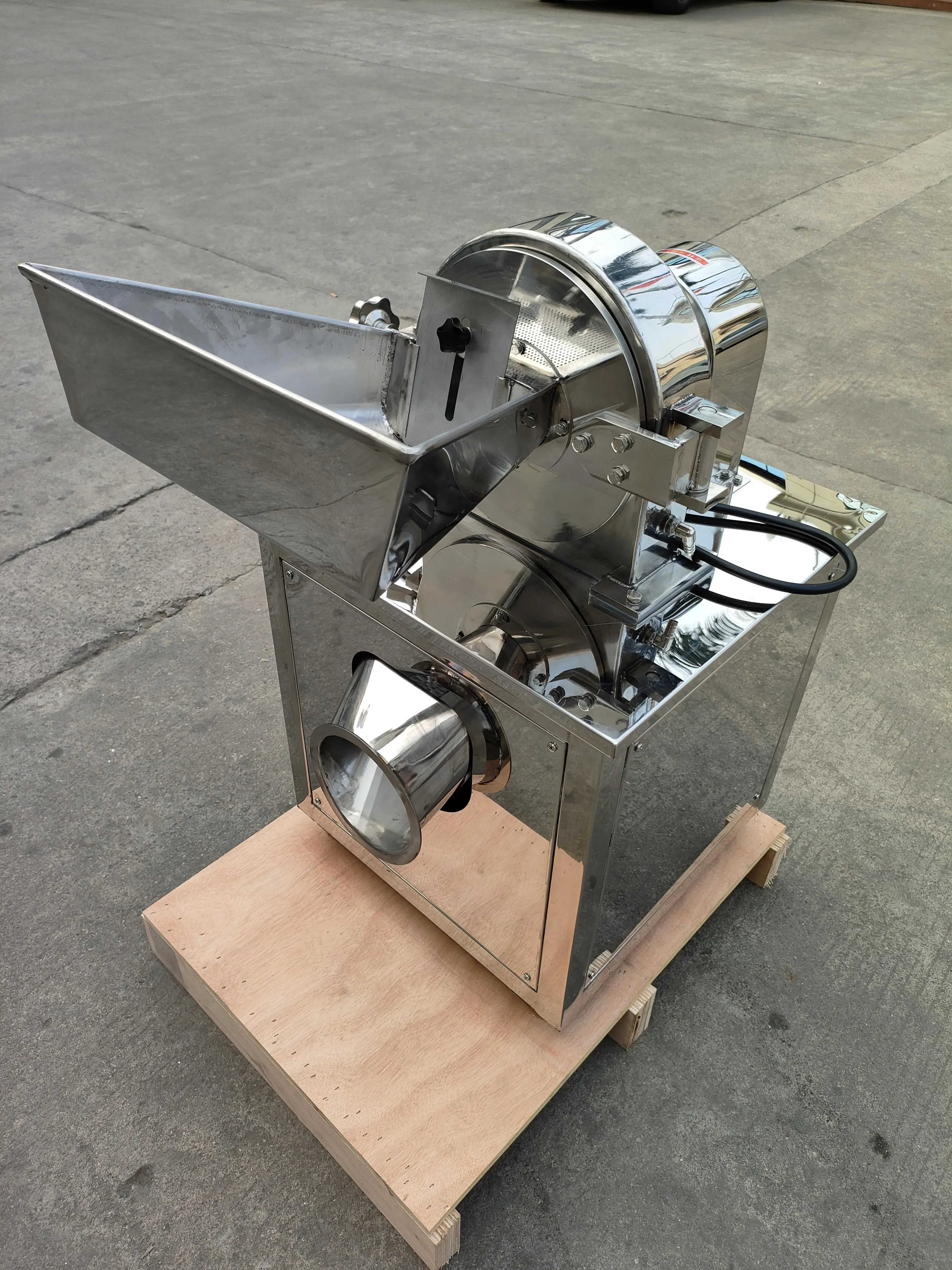 Commercial Stainless Steel Crusher with Dust Collector Cocoa Cake Sugar Crushing Machine