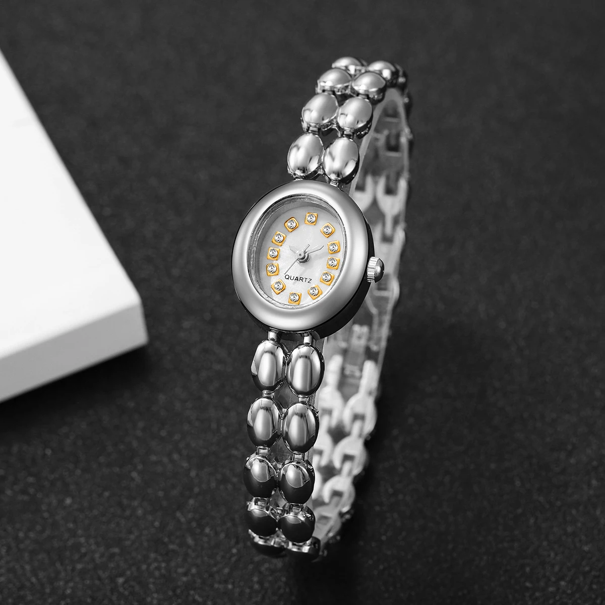 1Pcs Women's Gift Watch Simple Fashion Small Dial Classic Trend Light Luxury Quartz Bracelet Watch ( Box Not Included )