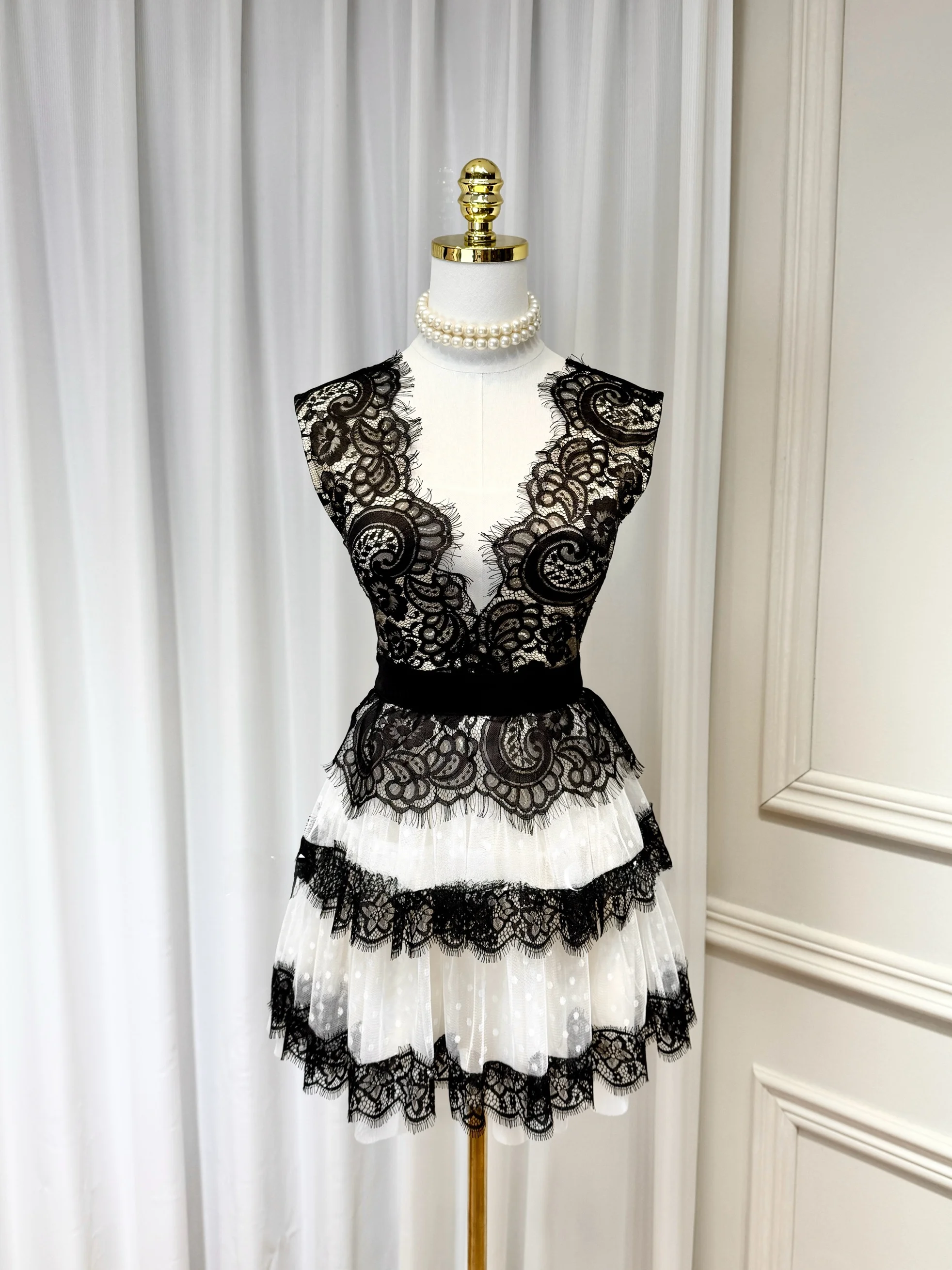 

Romantic Semi-Transparent Lace V-Ne Padded Chest Bla White Cake Skirt Waist Inward Spring Summer Autumn Midi Dr