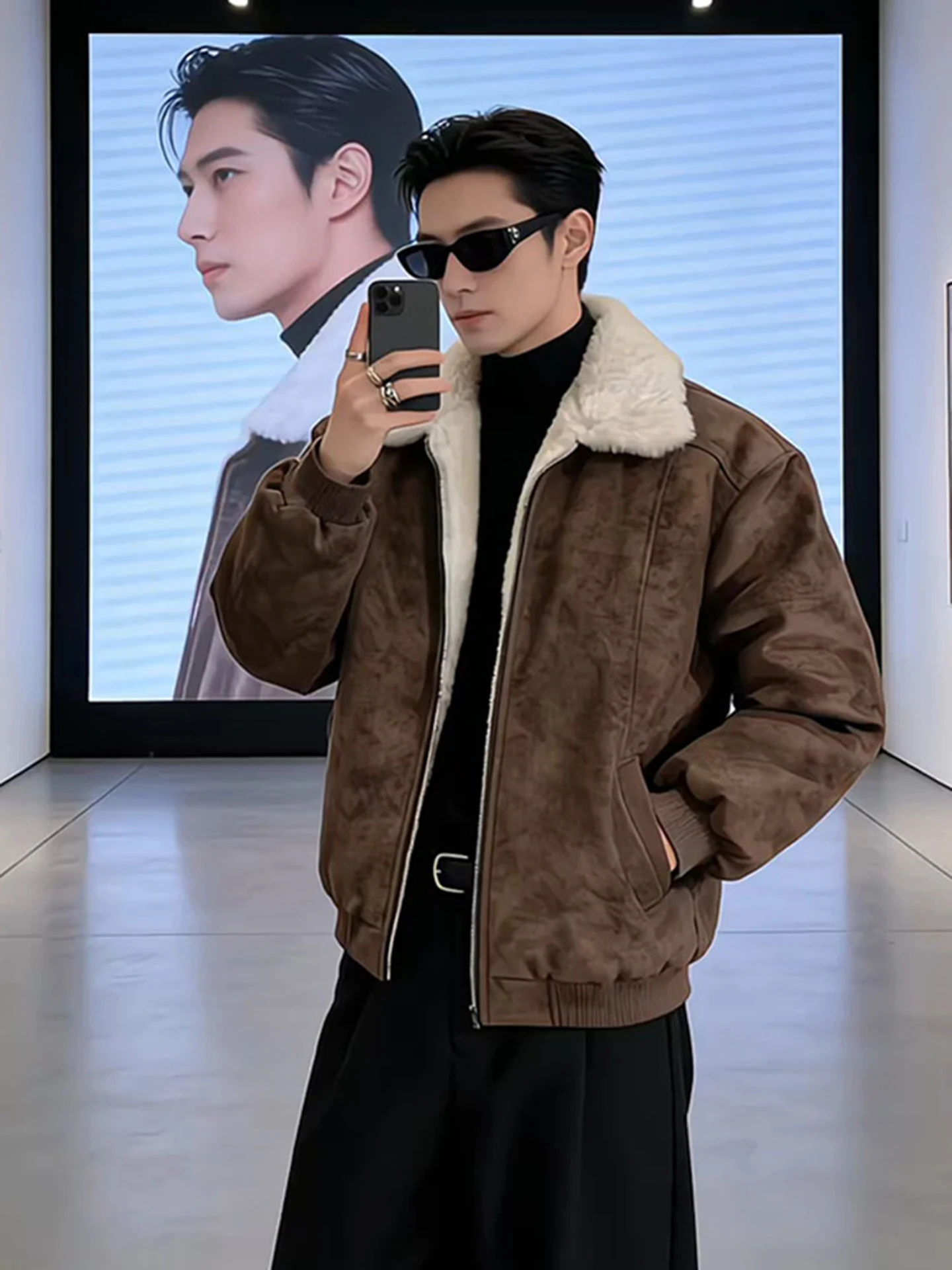 

Коричневая мужская зимняя куртка из искусственной кожи с воротником из американского бархата, утепленная, повседневная, с наполнителем из полиэстера