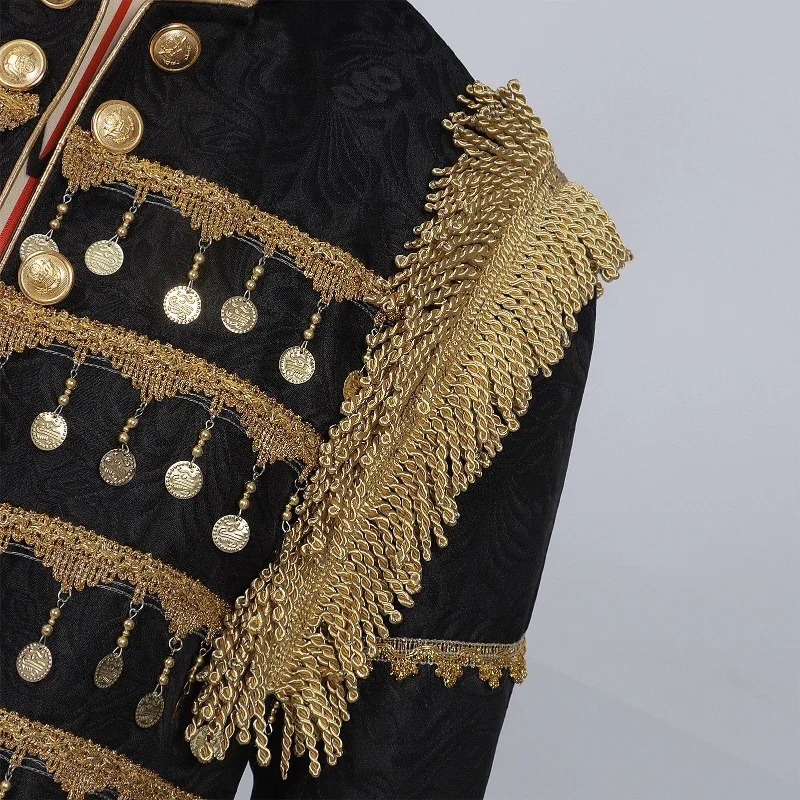 

Мужская куртка-колокольчик из средневековой жаккардовой ткани с кисточками, черно-белое мужское платье средней длины для выступлений на сцене