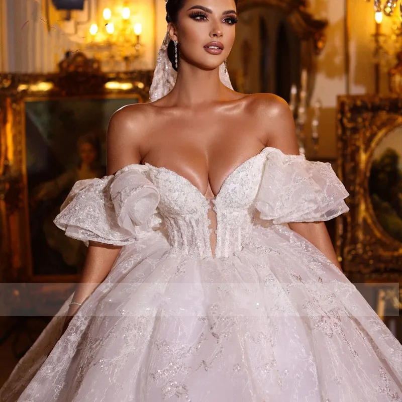 

2023 Exquisite V Neck Off Shoulder Ball Gown Wedding Dresses Vintage Royal Backless Beading Appliques Court Train Bridal Dress