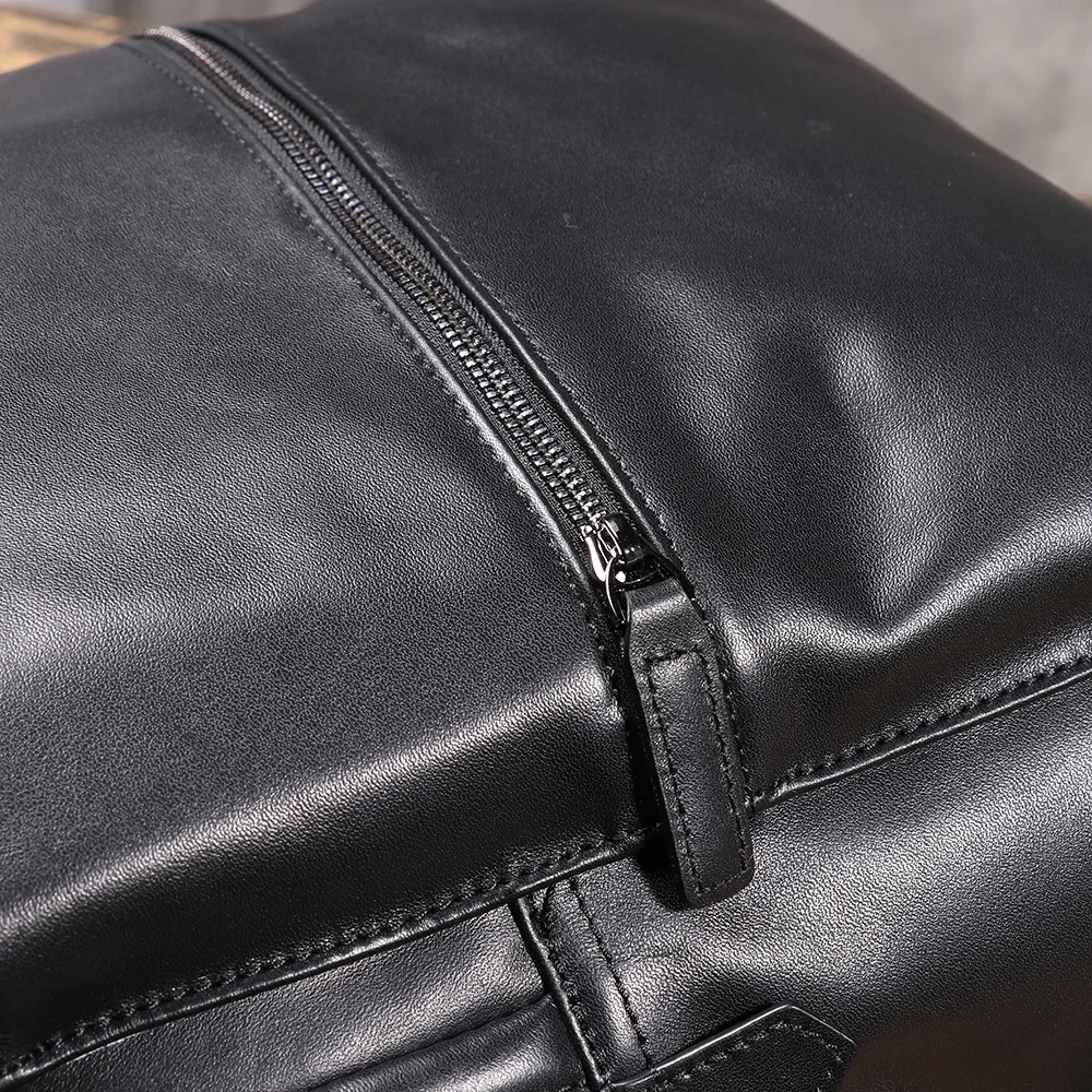 New Genuine Leather Black Backpack, High-Quality First-Layer Cowhide, Large-Capacity Laptop Bag That Fits a15.6-Inch Computer.