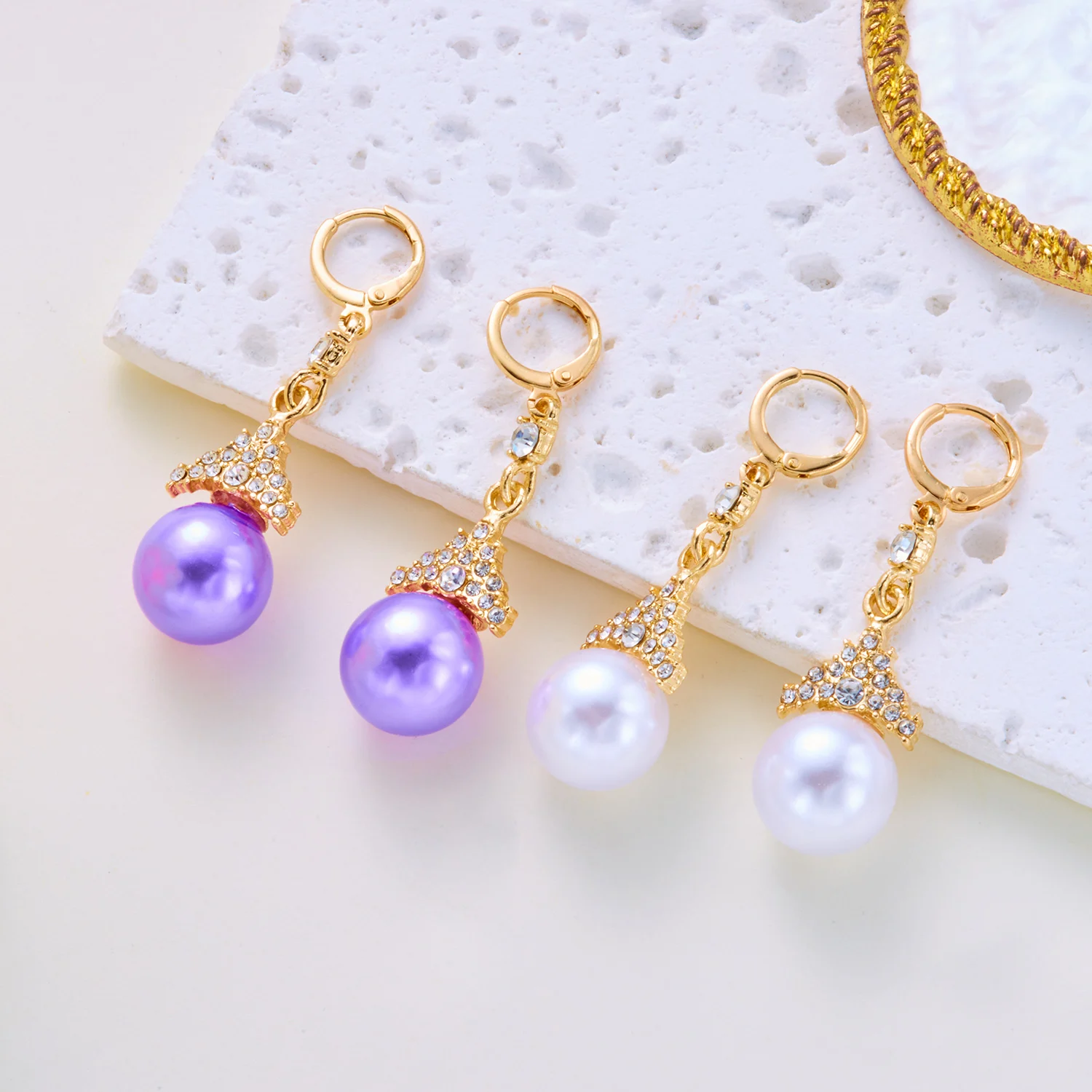 Luxuriöse Blumen-Tropfen-Ohrringe für Frauen, exquisites Zirkon-Intarsien-Blatt, vielseitiger Schmuck für den täglichen Gebrauch, lila Imitationsperlen-Ohrringe – Detail 8
