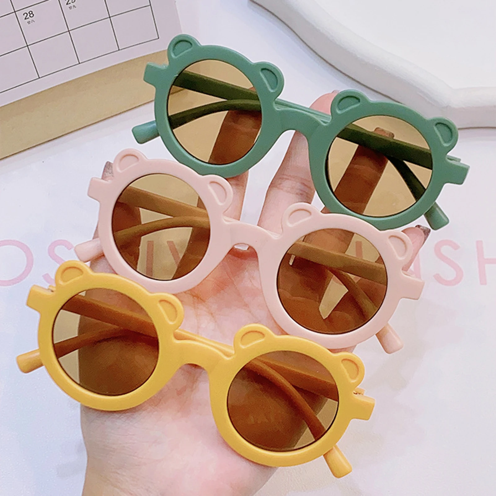 Kids Girls Bear Frame Sunglasses and Bowknot Headband Lightweight Sun Protection Glasses for Outdoor Beach Holiday 2 Pieces Set