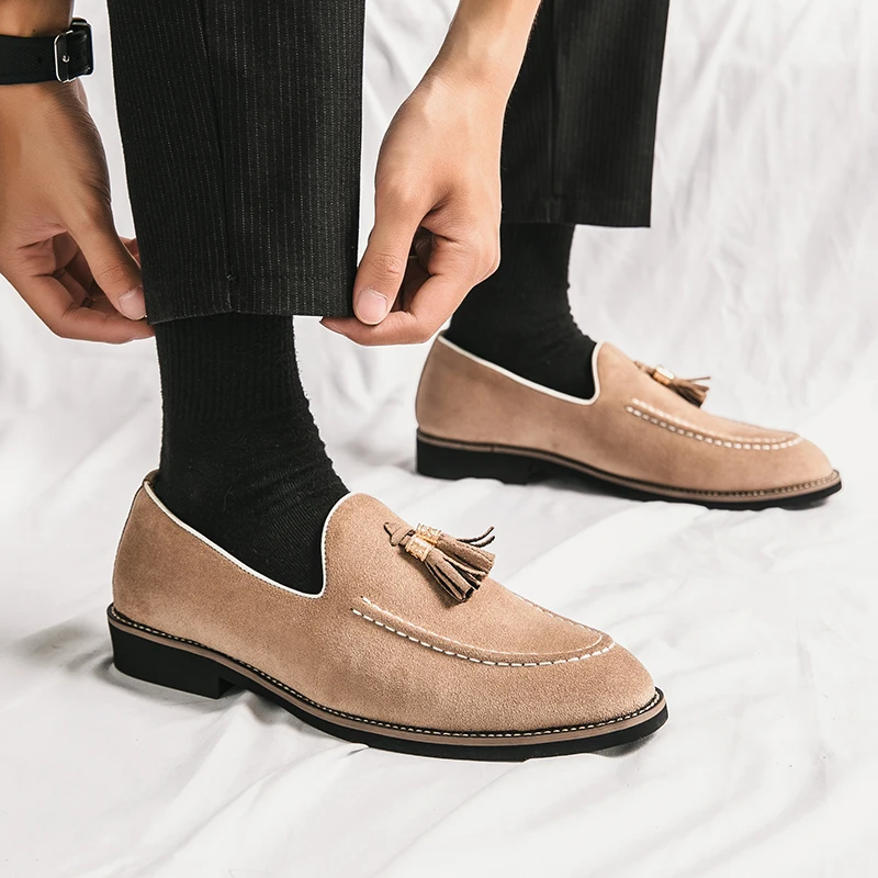 Italiaanse Merk Koeienhuid Suède Puntschoen Lederen Schoenen Hoge Kwaliteit Heren Loafers Heren Casual Schoenen Britse Stijl Platte Schoenen