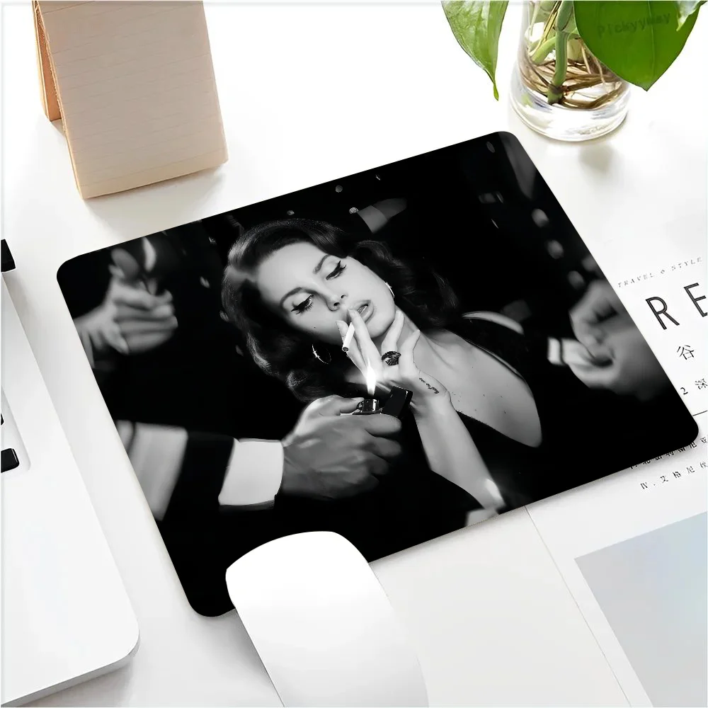 Lana Album Del R-Rey Mousepad Small LockEdge Mouse Pad For Gamers Computer Desk Pad Rectangular Anti-slip Rubber