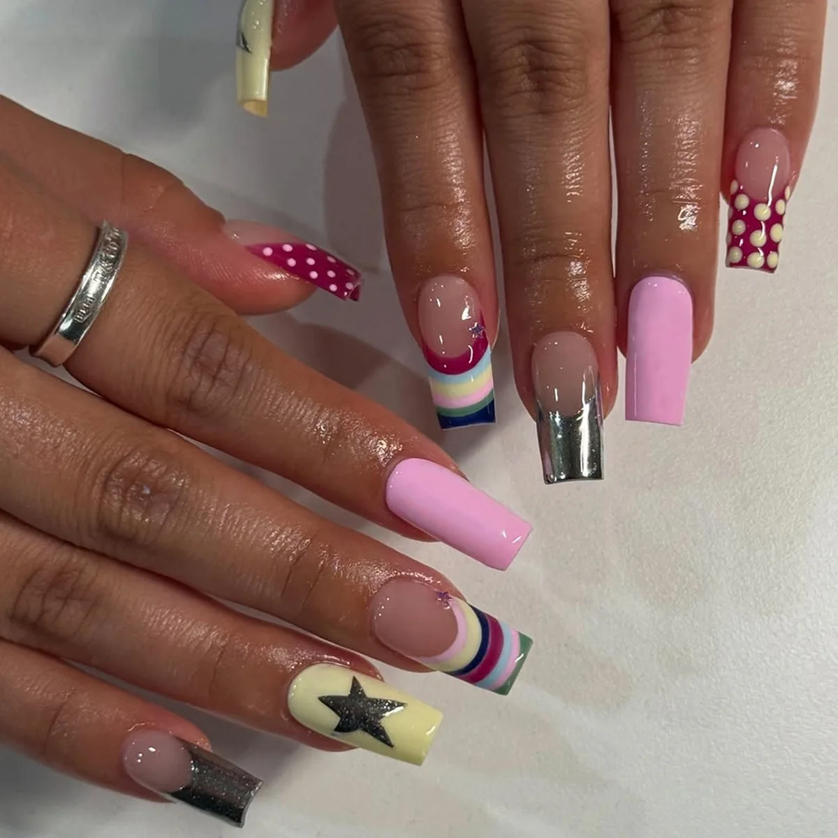 

24pcs Dopamine Rainbow Graffiti French style Press On Nails Y2k Silver Star Coffin Fake Nails Yellow White Wave Point False Nail