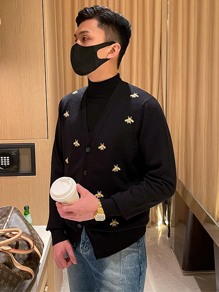 

Мужской вязаный кардиган с V-образным вырезом, приталенный, с вышивкой пчелы, модный осенне-зимний свитер-жакет, роскошная повседневная деловая одежда