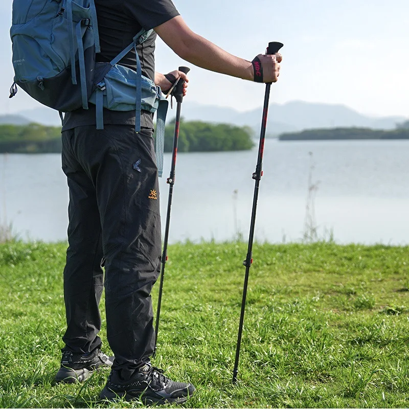 Outdoor trekking , carbon fiber telescopic hiking poles, three-section climbing and hiking crutches, external
