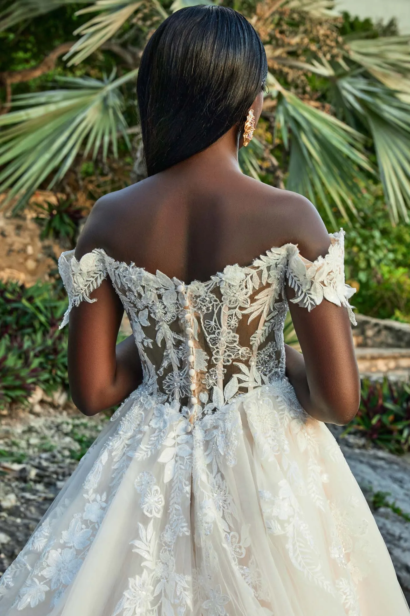 맞춤형 여성 웨딩 드레스 레이스 데칼 롱 스커트 롱테일 백리스 버튼 장식 웨딩드레스