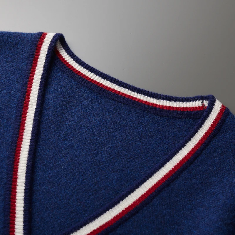 Giacca lavorata a maglia in lana merino al 100% da uomo con scollo a V cardigan a righe abbinato ai colori moda jacquard cappotto di grandi dimensioni camicia base autunnale