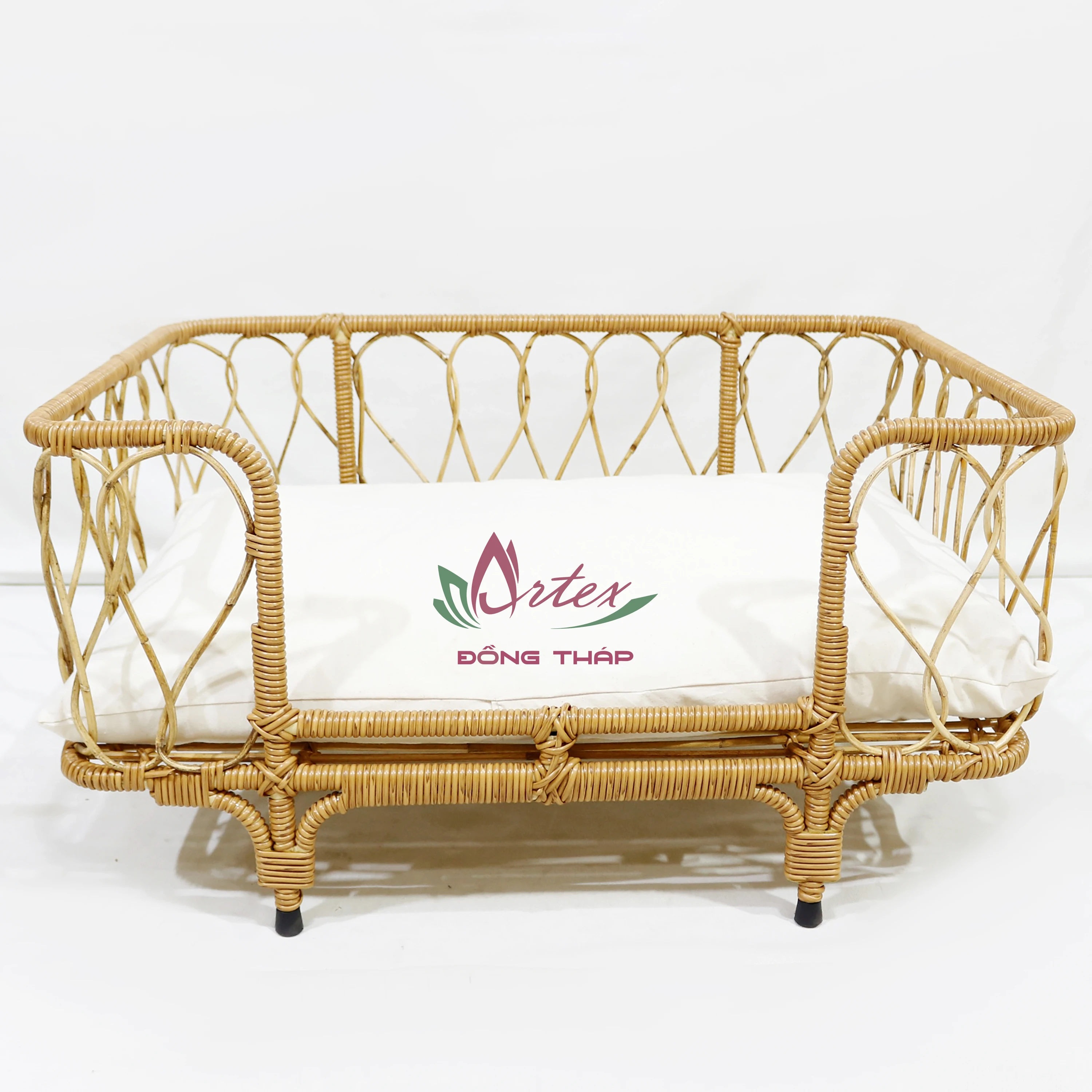 

Artex Dong Thap Small Size Elegant Natural Rattan Dog Bed Handmade Pet Bed with Animal Pattern Hot Selling for Cats and Puppy