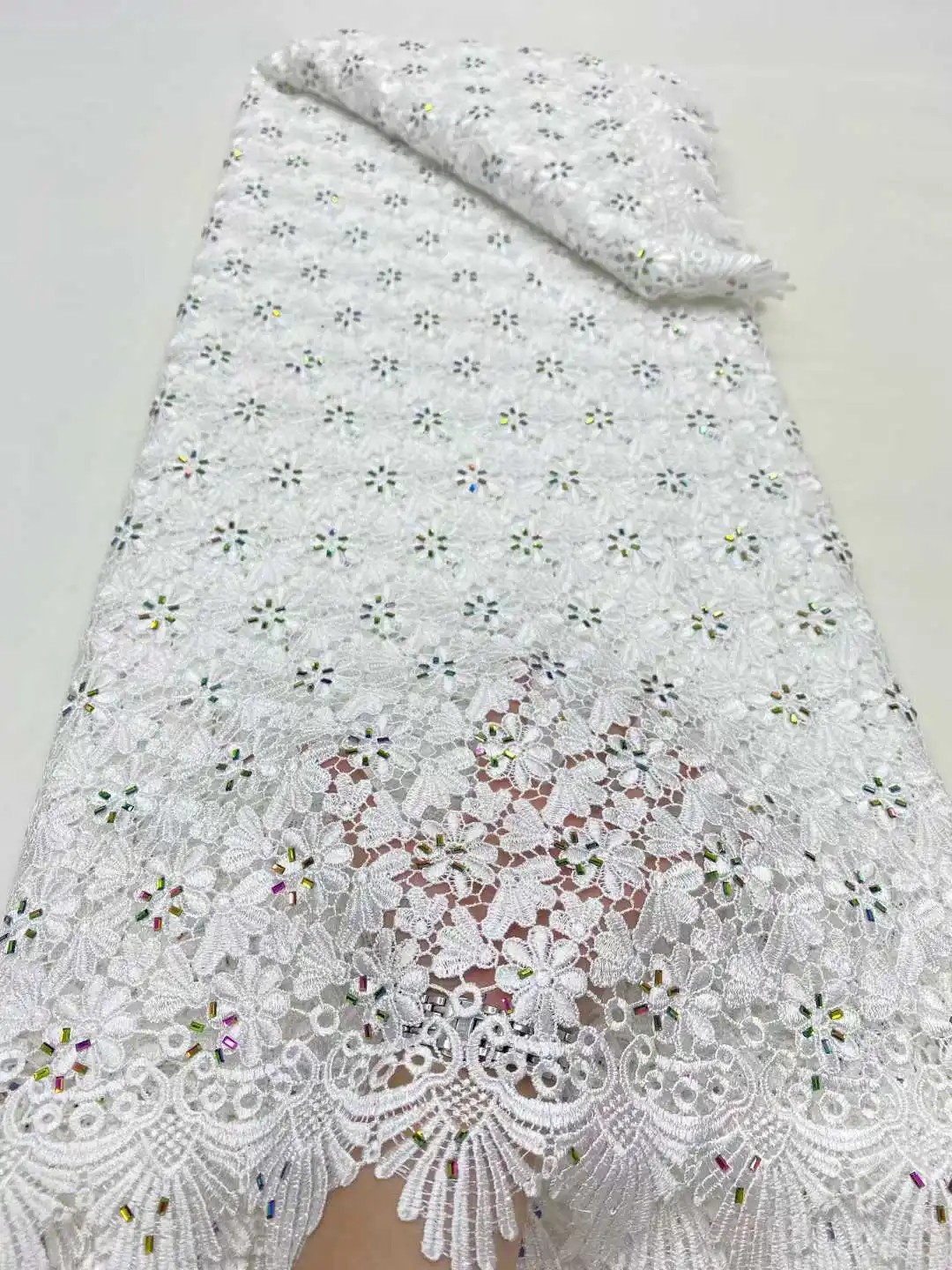 최신 나이지리아 수용성 레이스 스팽글 원단 고품질 우아한 아프리카 코드 기퓌르 레이스 원단 웨딩 드레스용 SZ1470