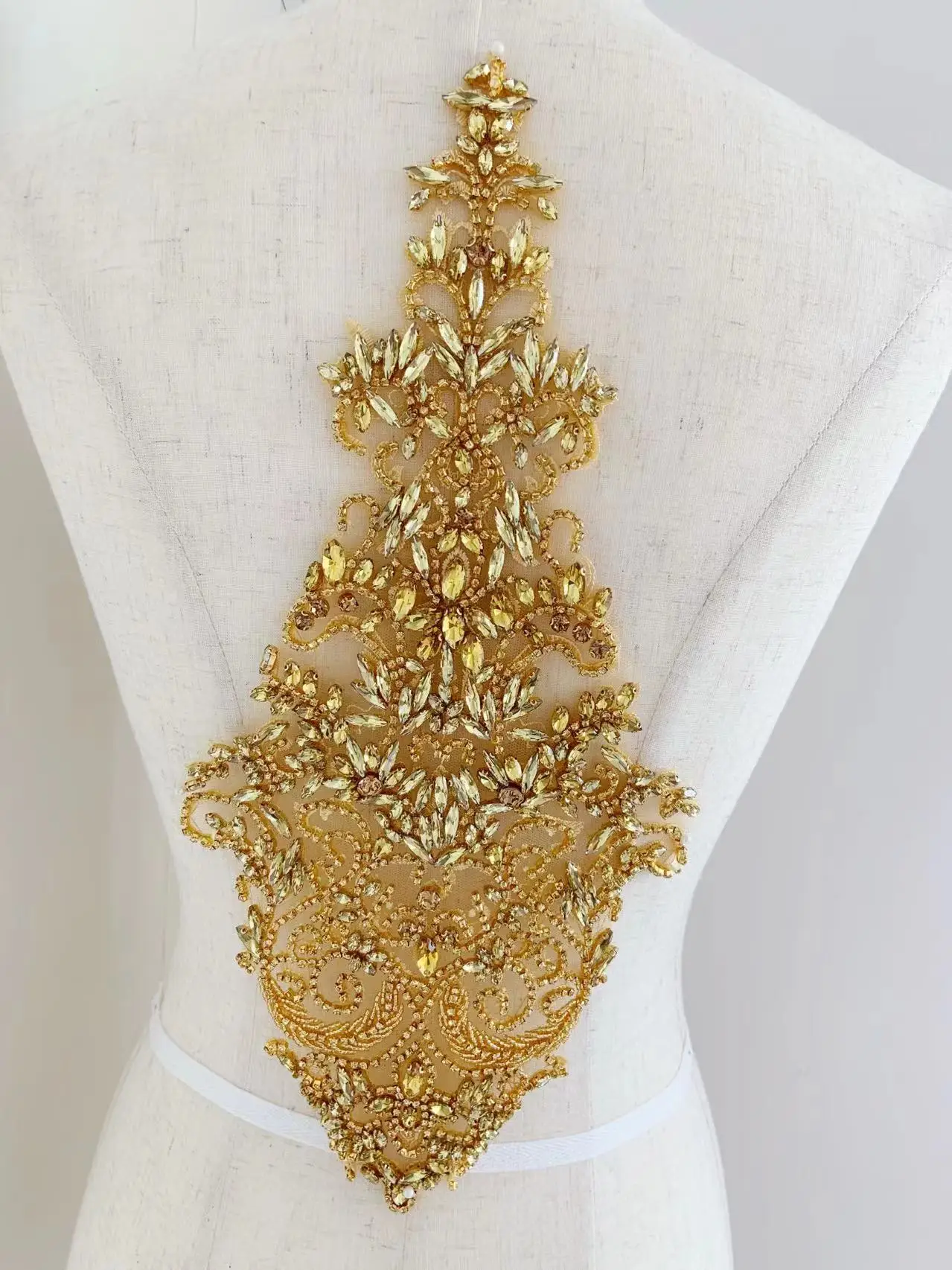 Patch di fiori di cristallo con perline francesi eleganti Applique in oro con strass pesanti per corpetto, moda, abito da sposa