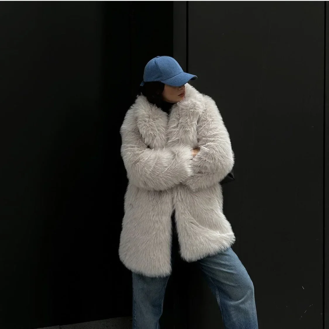 겨울용 퍼리 인조 모피 롱 코트 여성용 긴 소매 라펠 따뜻한 두꺼운 루즈 코트 신상 럭셔리 패션 여성 아우터