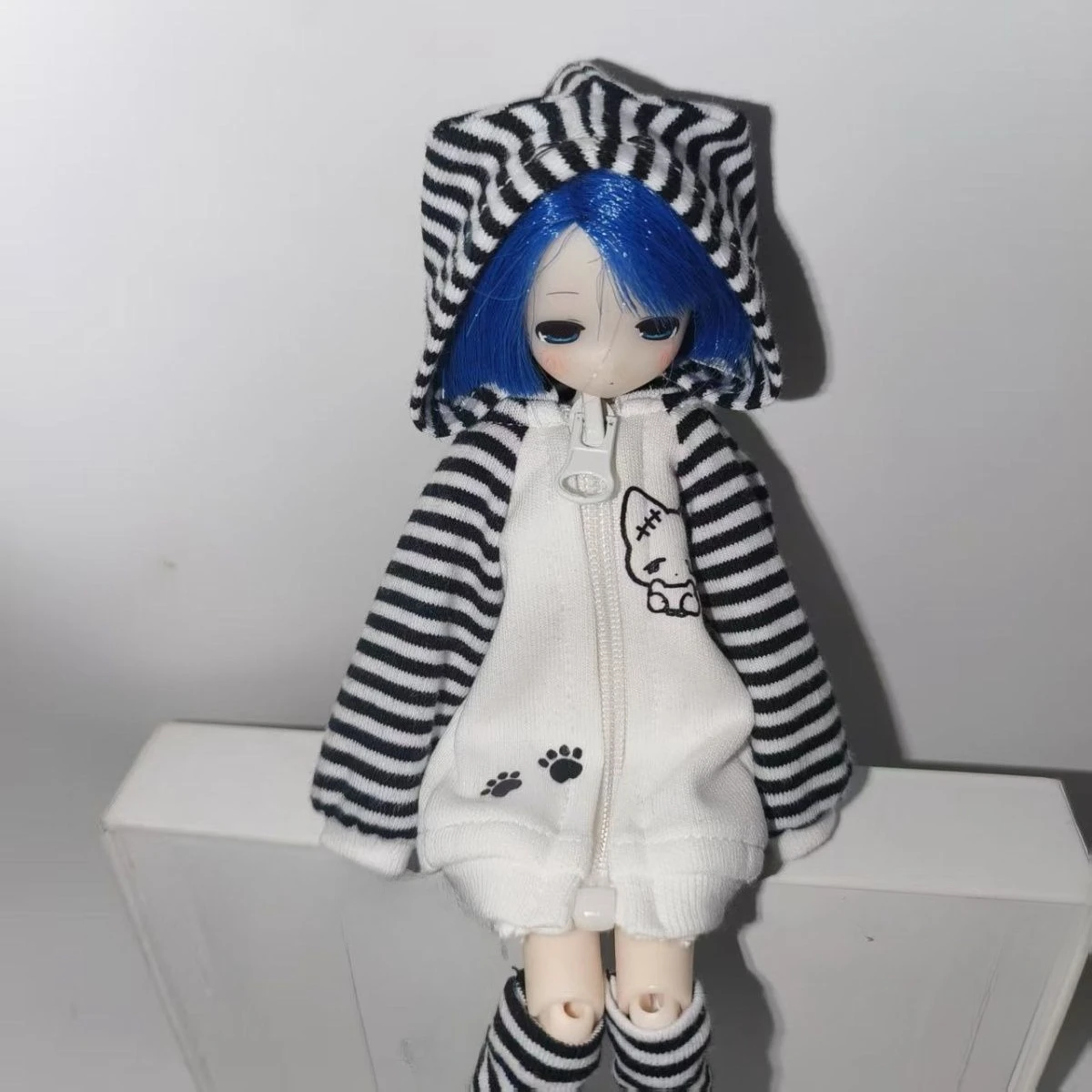 

1/6 Doll's Clothes Suit for Azone Doll Striped Cat Ear Zipper Coat + Leg Cover Dress Up Toys Play House Doll Accessories,no Doll