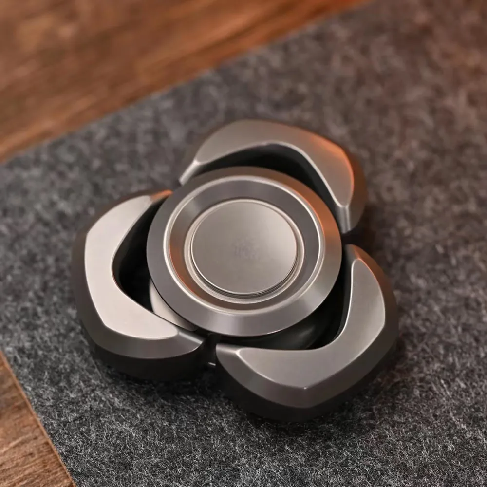 FeiFeiEDC Moonlight Fidget Spinner Three-Bladed Metal Stress Relief Toys Hand Spinner Novelty Toy Portable Office Accessories