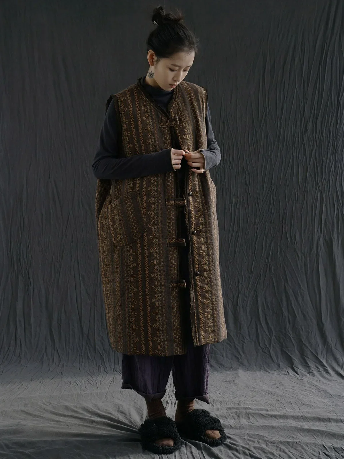 レディースコットンノースリーブオープンジャケットほつれエッジ薄いキルティングロングベスト冬ルーズプリント着物タンクトップボタンアウター