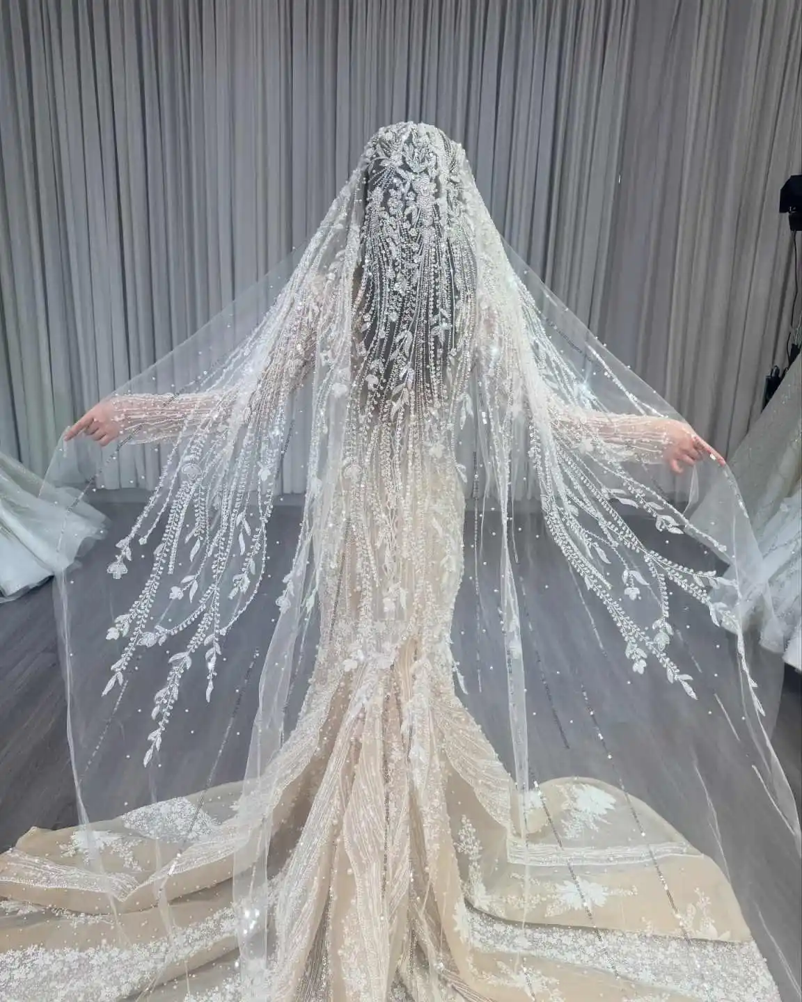 

Illusion Bridal Veils 3M Long Cathedral Sequins Beading Appliques Lace Veil With Comb Wedding Accessories Customized