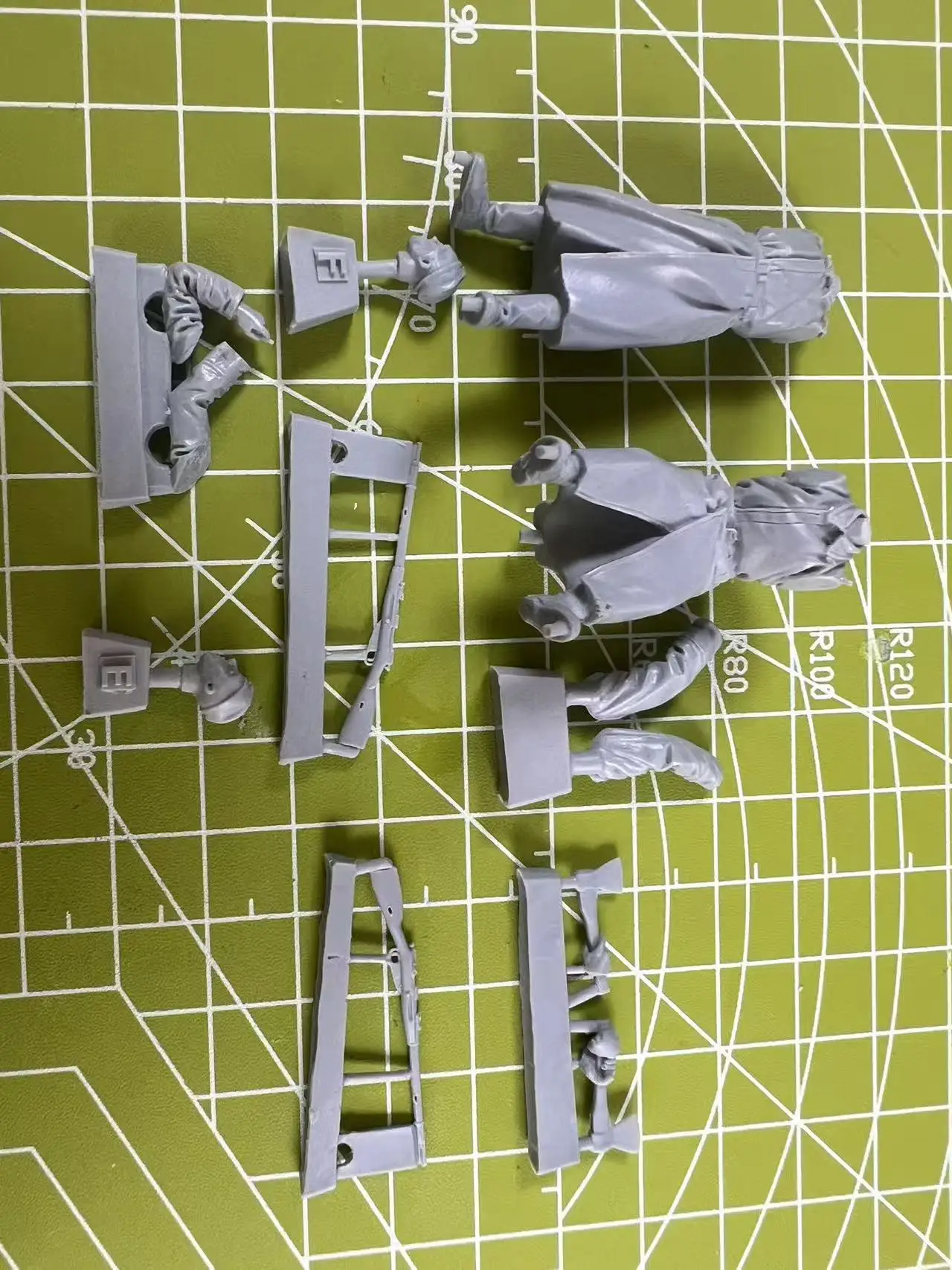 1:35 harsmodel Sovjet-mechanische techniek soldaat staat scène model speelgoed ongeverfd (2 personen)