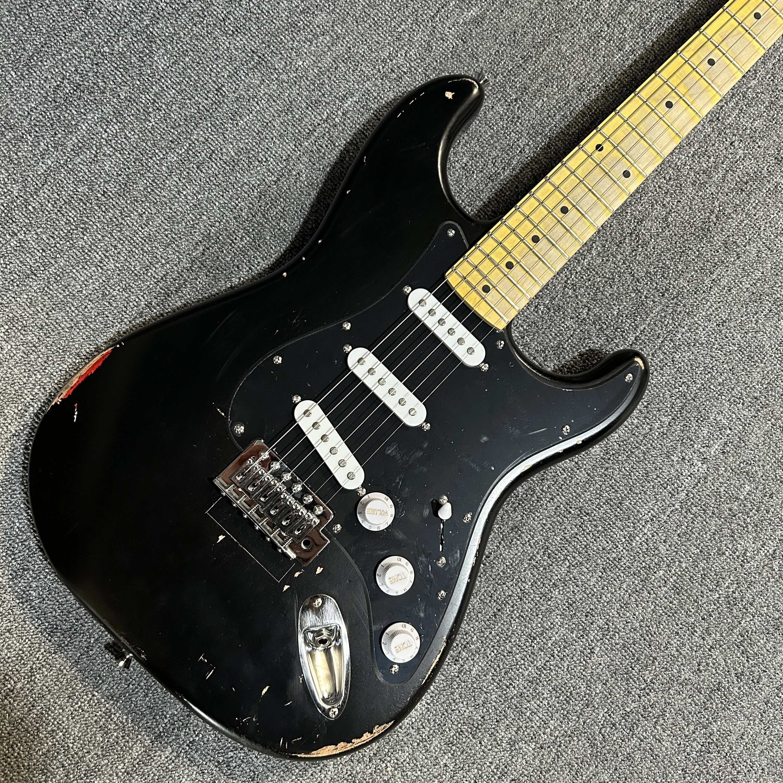 Professional Magic Black Color  Guitar 6 Strings Yellow SSS Pickups Solid Alder Body Halloween Performance