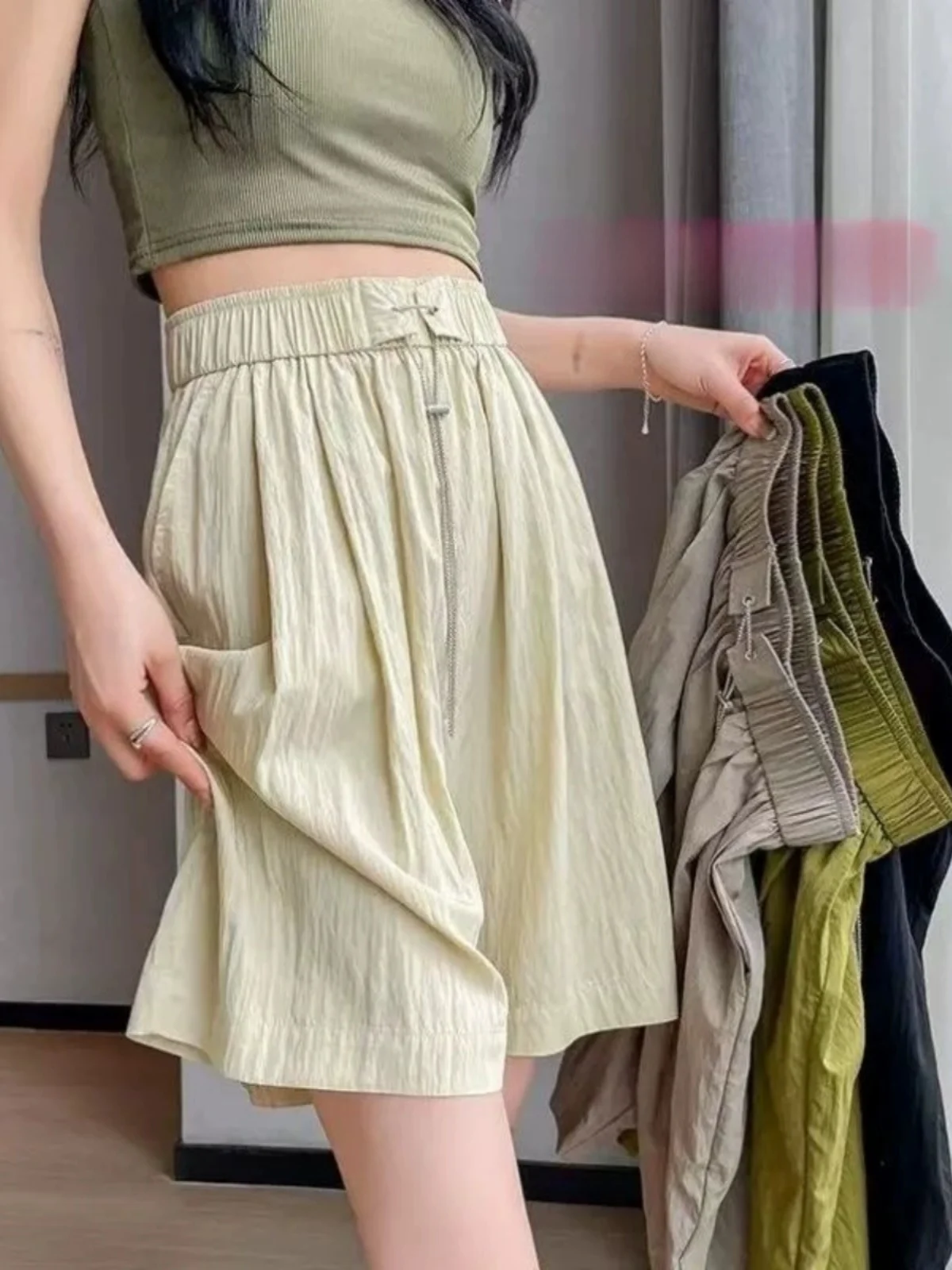 

Широкие шорты из ледяного шелка для женщин: летние, тонкие, свободные, повседневные брюки с охлаждающим эффектом, спортивные, длиной до колена, модные