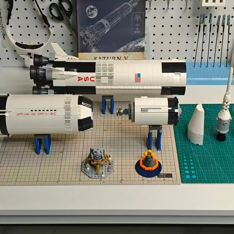 Classic Model The Apollo Saturn V Launch Vehicle Rocket And Launch Pad Fit Building Blocks Kid Education Toys Gifts