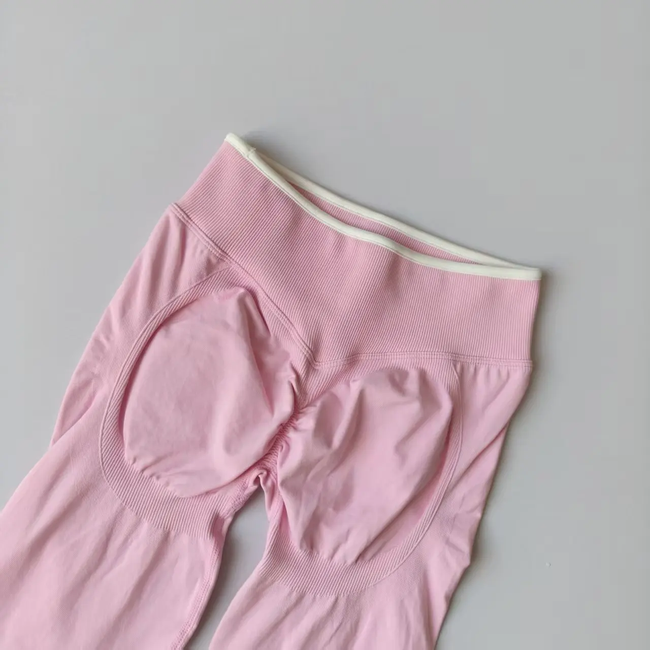 【セール中】シームレスハイウエストヨガパンツ レディース お腹シェイプ レギンス ストレッチ ソフト ワークアウト ランニングレギンス 快適 ジム スポーツタイツ