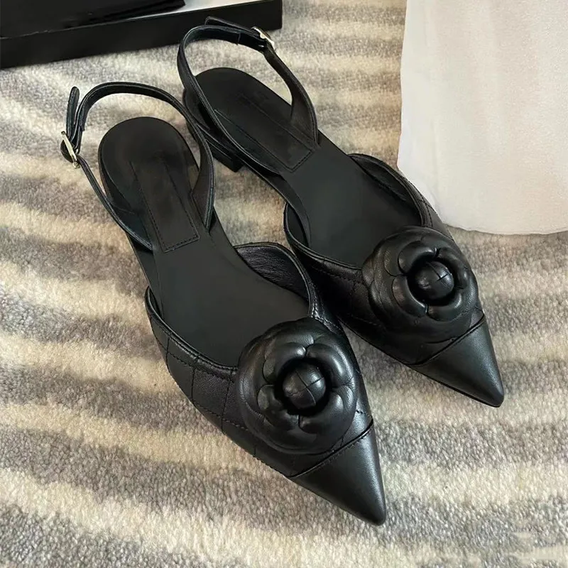 

Сандалии с сумкой Camellia, женские летние новые сандалии во французском светском стиле с острым ремешком на спине на плоской подошве