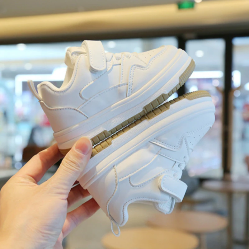 

Новые легкие детские кроссовки для бега, уличные кроссовки для мальчиков, белые туфли на плоской подошве для девочек, однотонная обувь для доски, детская спортивная обувь с крючками и петлями