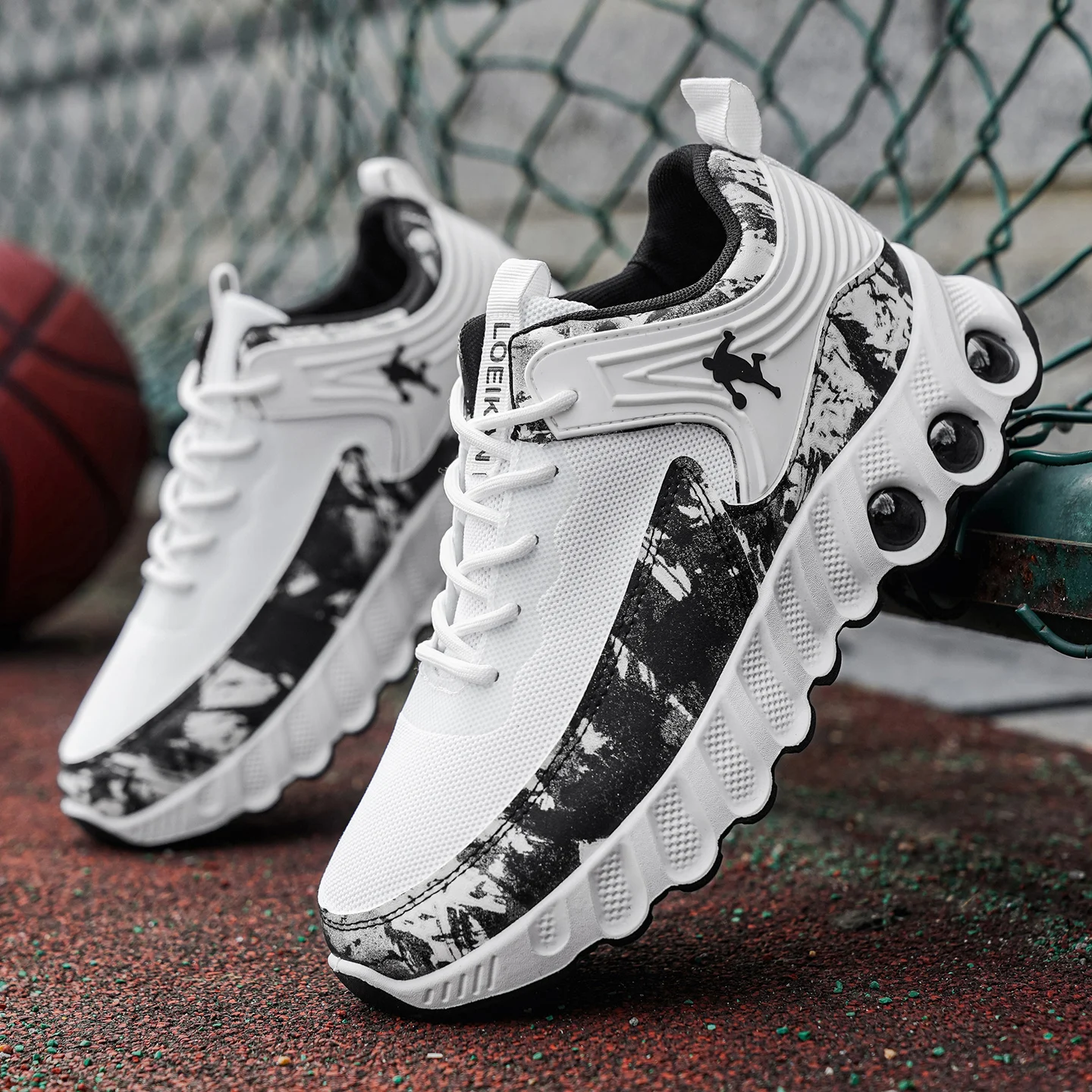 

Mid-top men's versatile ball sports, running, and basketball shoes; comfortable, trendy, thick-soled outdoor casual sports shoes