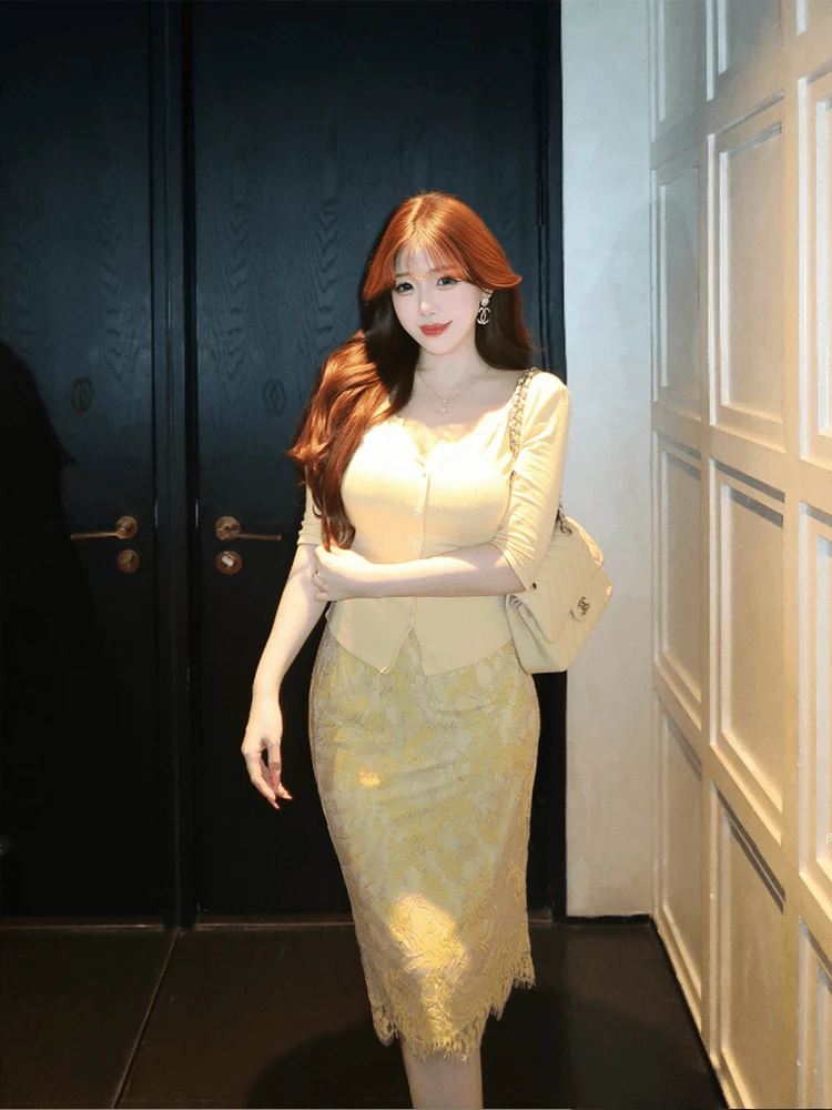 

Elegant V-neck Slim Fit Mid-sleeve Women's Summer Design High Waist Lace Wrap Body Skirt Set Fashionable Commute Style