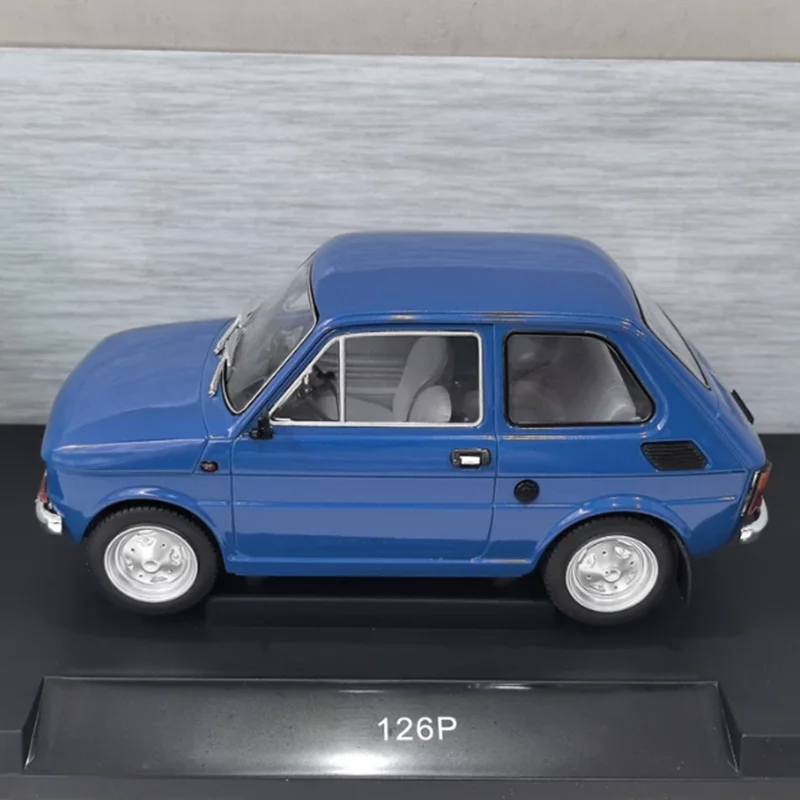 

MCG масштаб 1/18 FIAT 126P модель автомобиля статическая коллекция украшенные праздничные подарки игрушки сувенирный подарок