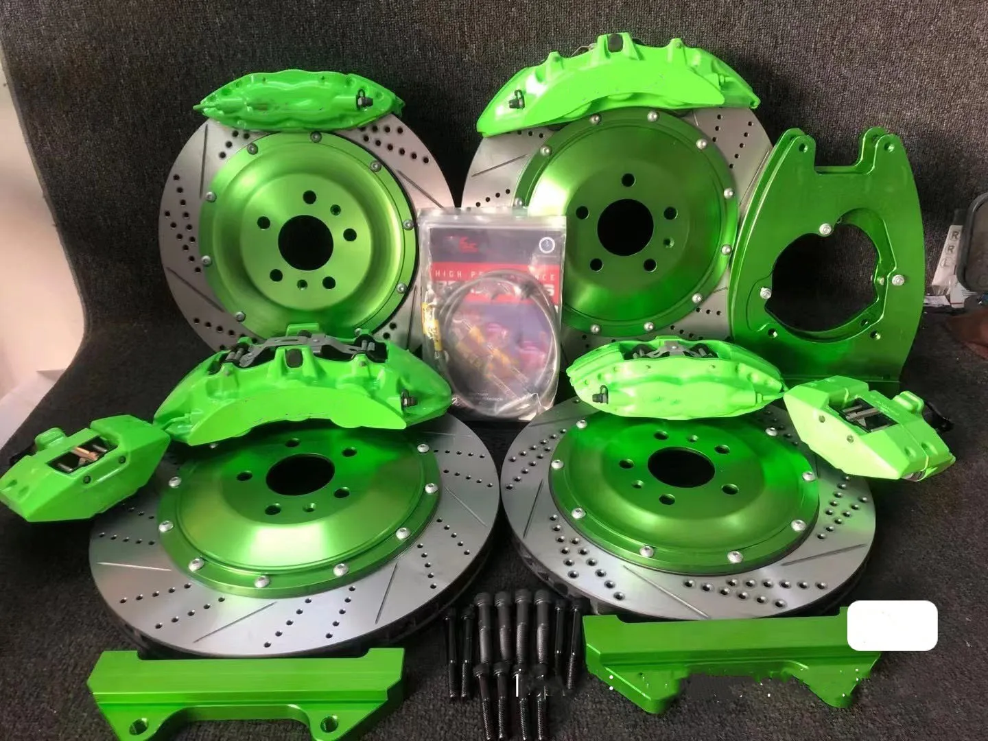 High quality v6 brake kit, equipped with 355-380mm brake discs, suitable for Ford Mustang, Tesla S Audi A4/A5/A6/Q3/Q5, BMW 18R